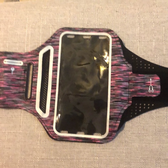 Workout Arm Band with Phone Slot - Picture 3 of 4